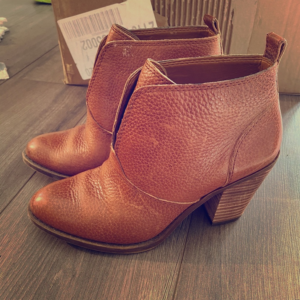 Lucky brand ehllen tan booties